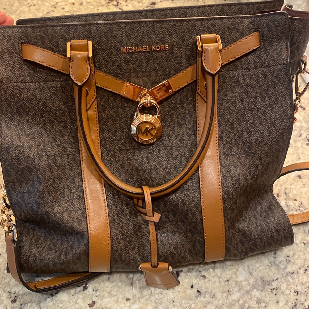 Michael Kors Purse!! 👜 Great Condition!